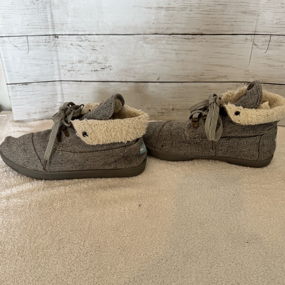 Vintage Toms Shearling Boots - Picture 3 of 7